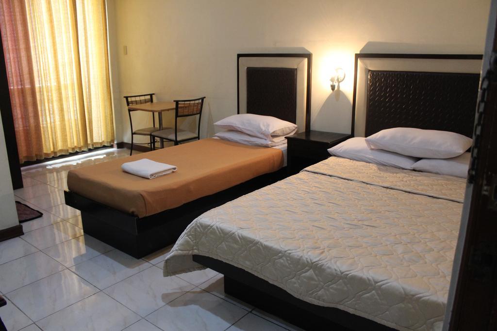 M Hotel Manila Zewnętrze zdjęcie
