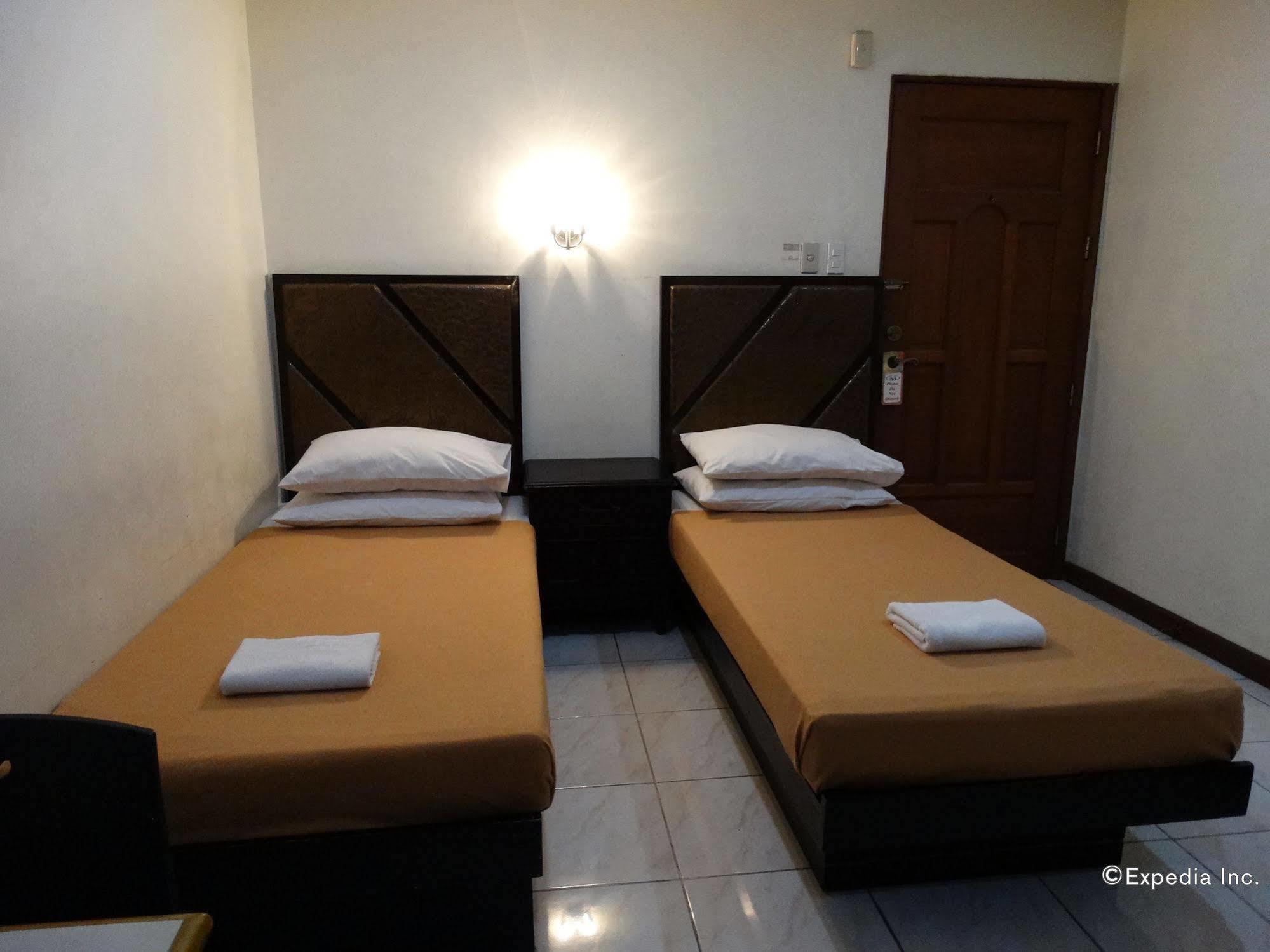 M Hotel Manila Zewnętrze zdjęcie