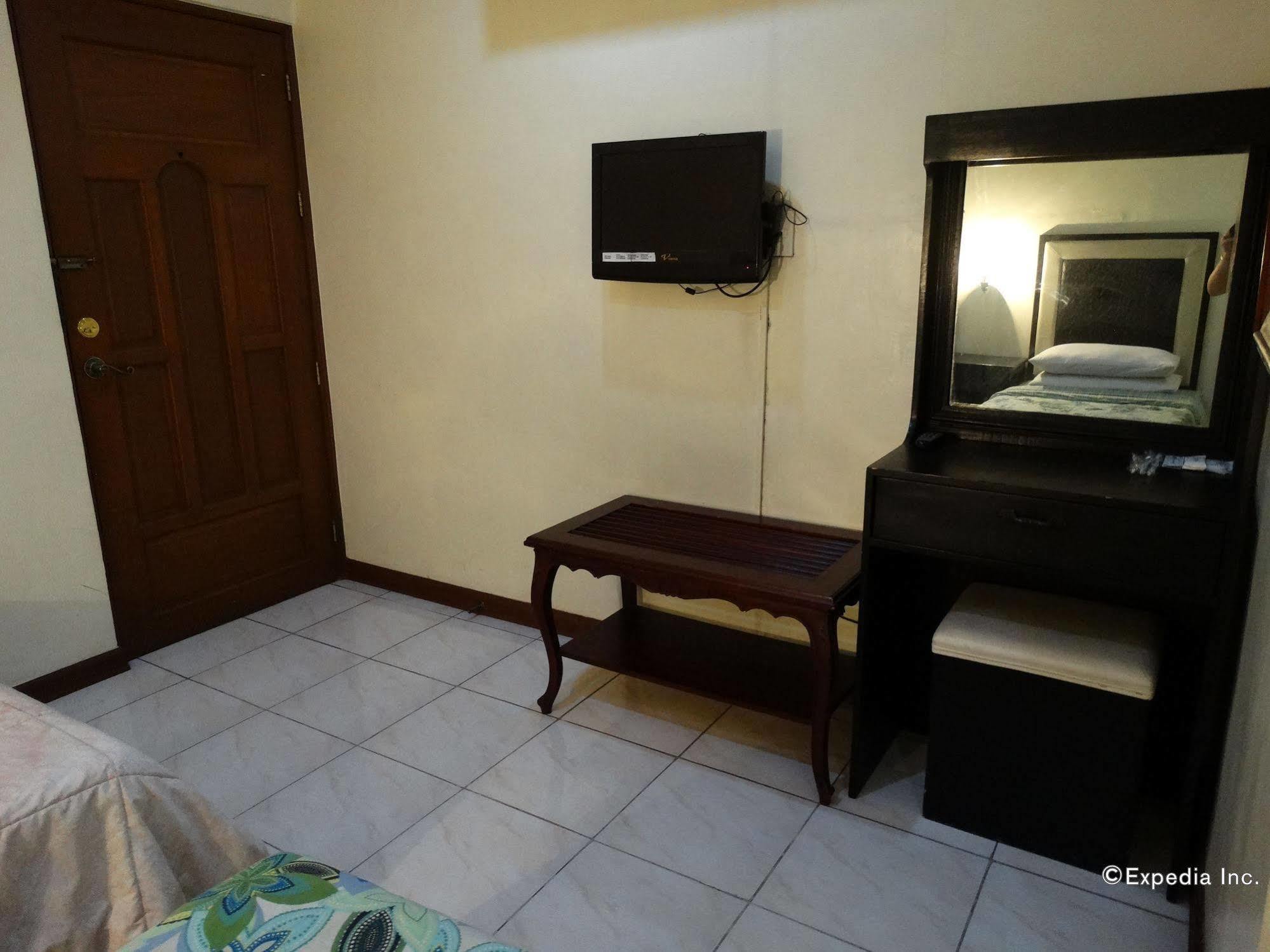 M Hotel Manila Zewnętrze zdjęcie