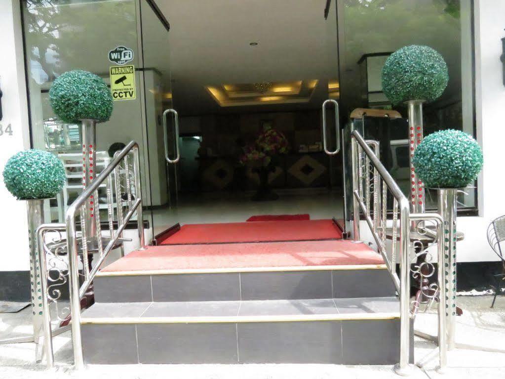 M Hotel Manila Zewnętrze zdjęcie